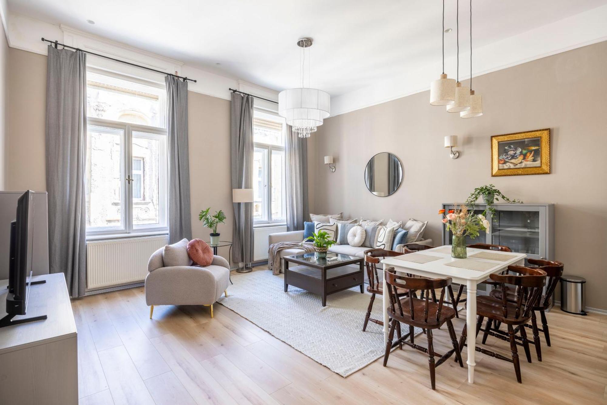 Charming Central Dream Home & Retreat By Prestige Homes Budapest Eksteriør billede